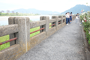 利用実態調査に取り組んでいる吉里吉里地区公民館の落成式の様子（大槌町）